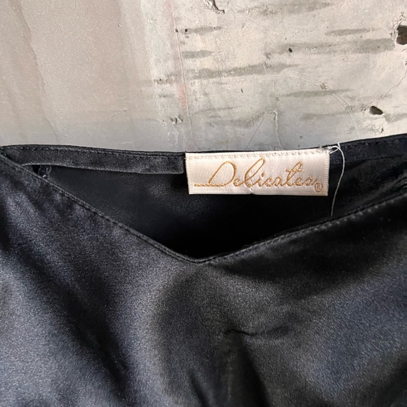 Vintage Black Satin Floral Embroidered Top - Picture 3 of 4